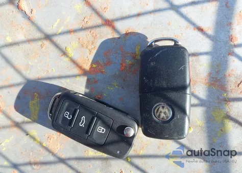 2015 Volkswagen Jetta 1.8T Se z USA, uszkodzony, nr VIN 3VWD07AJ1FM211048